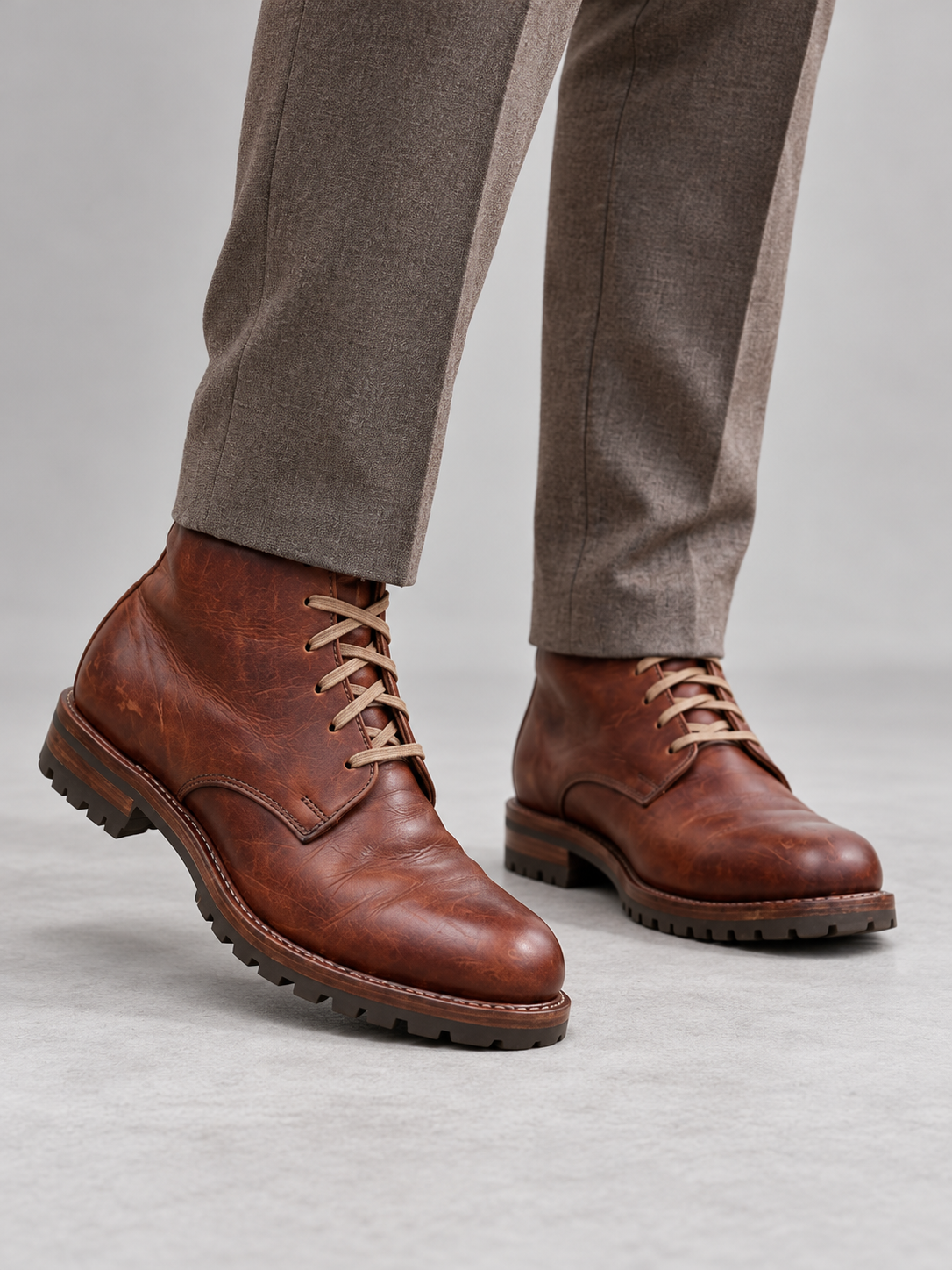 Men's Classic Lace Up Boots - chestnut brown model