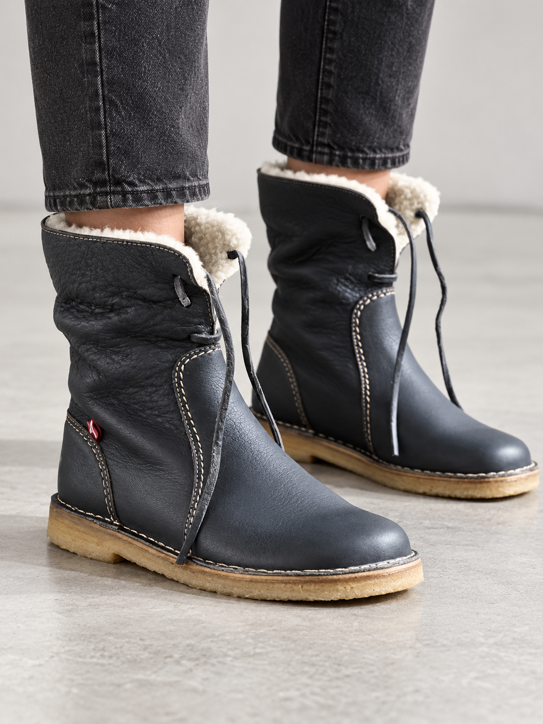 Women's Winter Warm Lined Snow Boots - black model